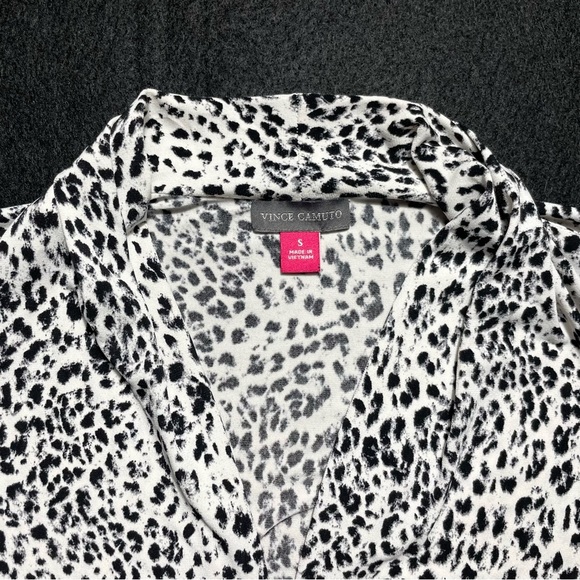 Vince Camuto Women’s Leopard Print V-Neck Stretch Blouse Size S 3/4 Sleeve Chic - Picture 4 of 9